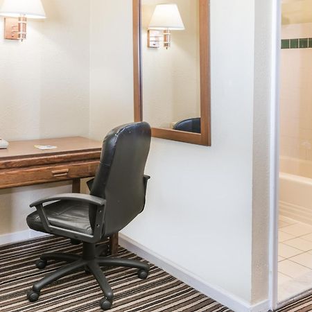 Days Inn By Wyndham Henrietta/Rochester Area Ruang foto