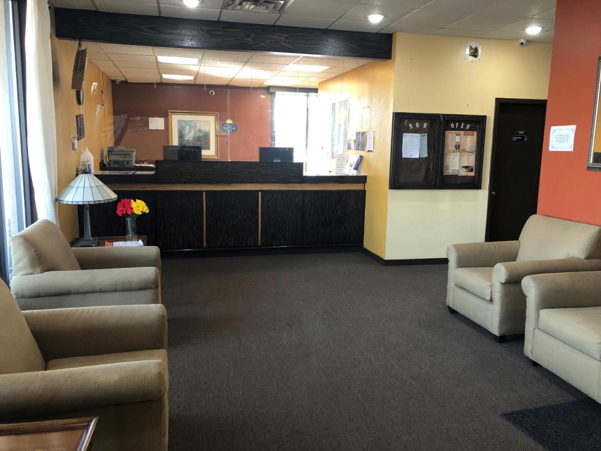 Days Inn By Wyndham Henrietta/Rochester Area Bagian luar foto