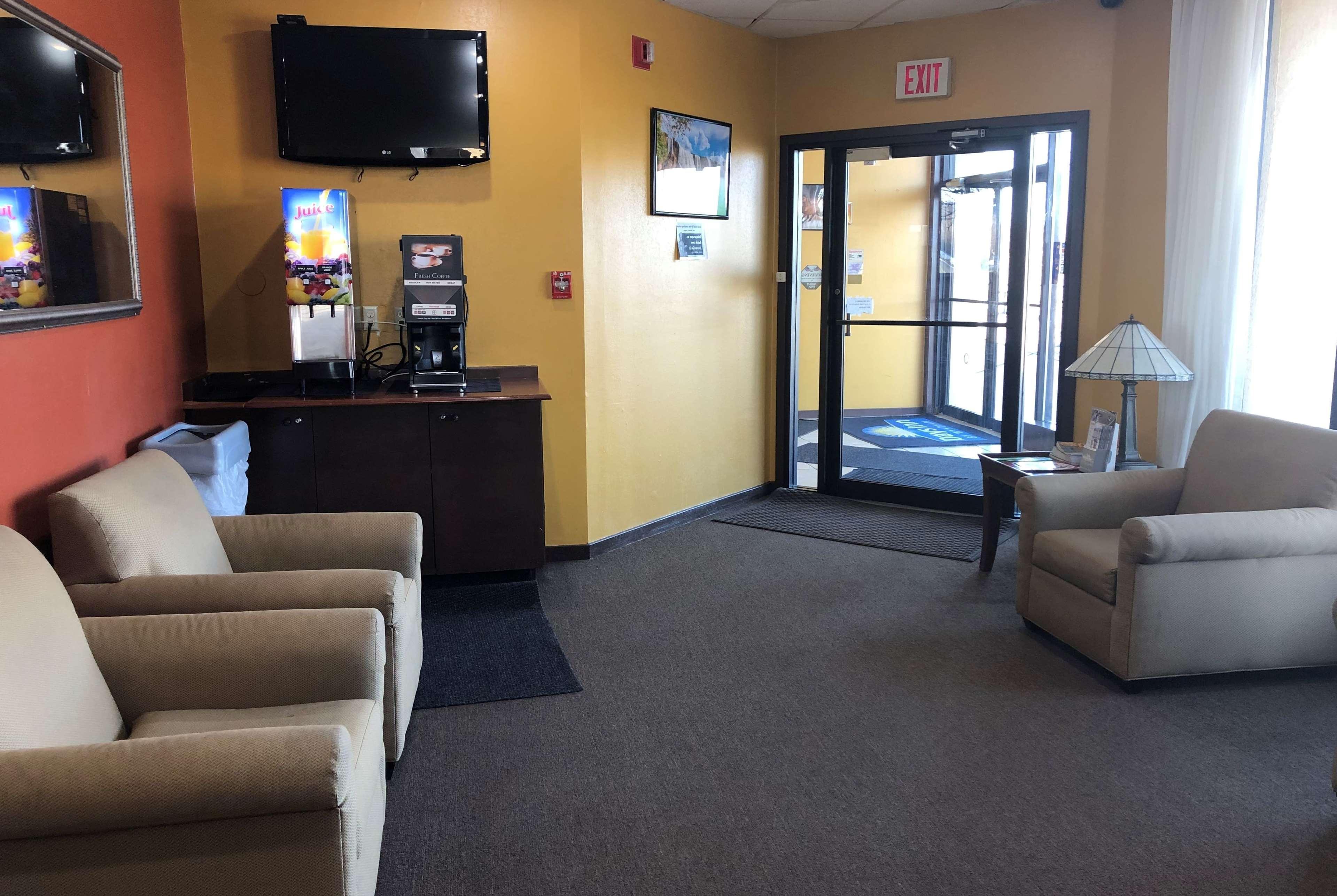 Days Inn By Wyndham Henrietta/Rochester Area Bagian luar foto