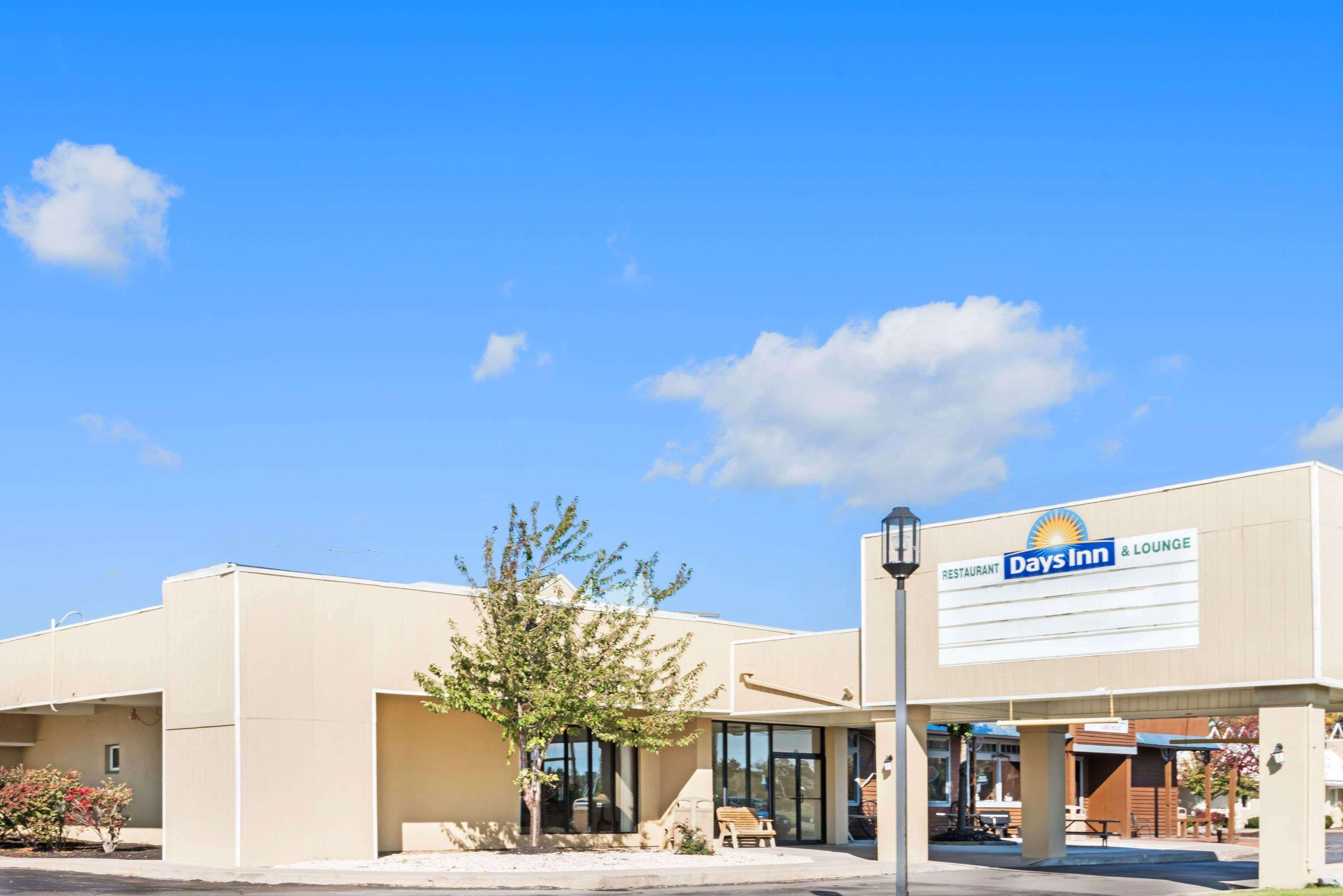 Days Inn By Wyndham Henrietta/Rochester Area Bagian luar foto