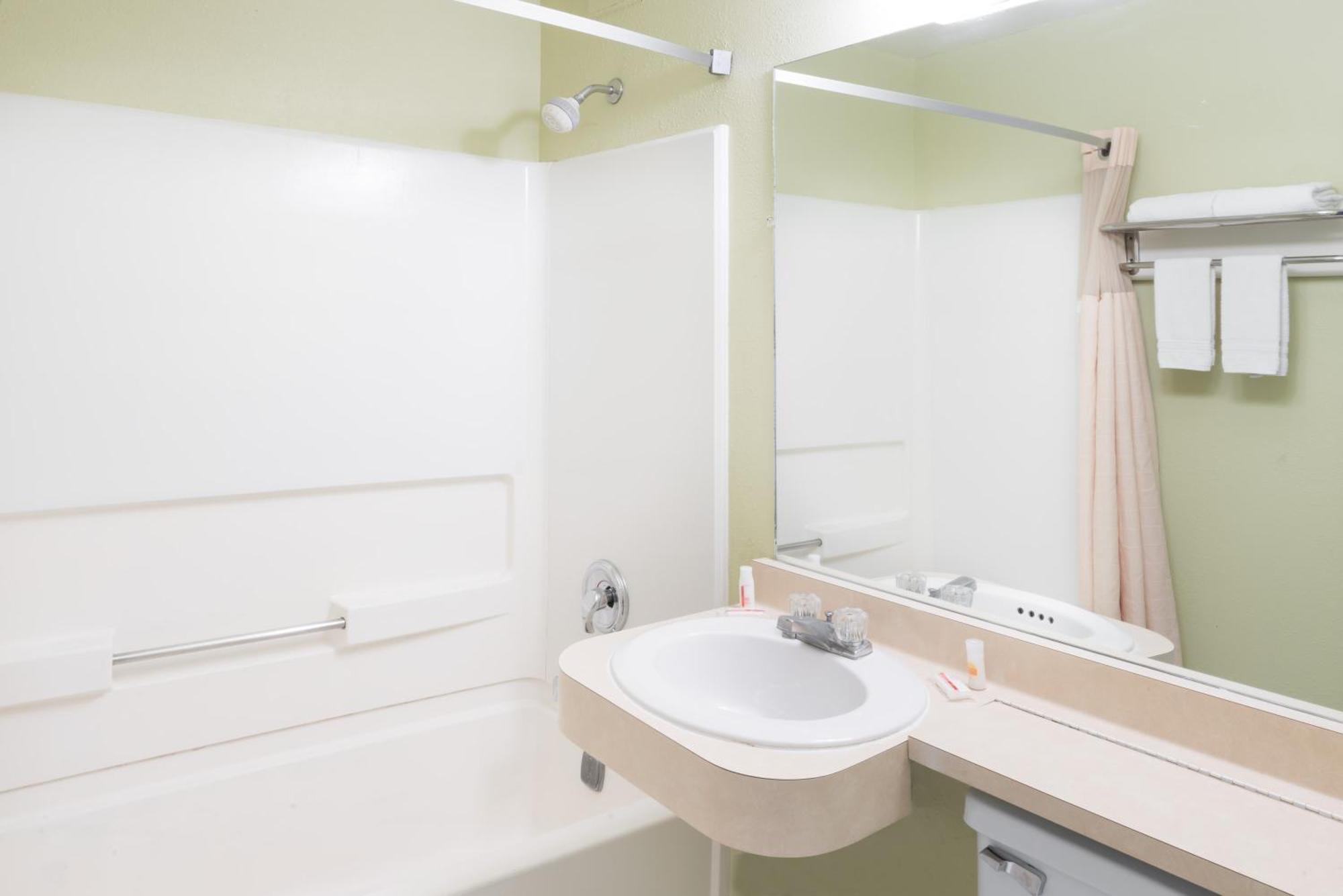 Days Inn By Wyndham Henrietta/Rochester Area Ruang foto
